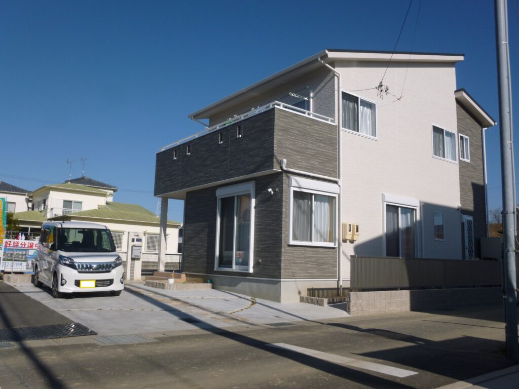 譲住宅地の中に建つシンプル設計の家 岡崎市 Ｓ様邸|[公式]ミカワ住建|岡崎市の注文住宅・店舗設計・リフォーム・外構工事専門業者